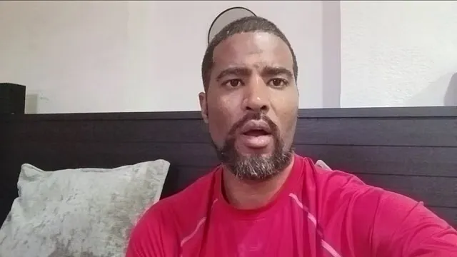 7543664988 text me im seeking bussiness owners and real estate owners i want build something no sex i want work and connections im serious Y