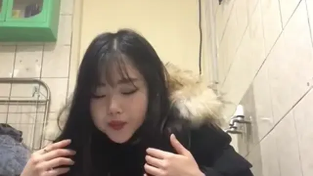 양아치 일진녀의 가래플과 발바닥쇼