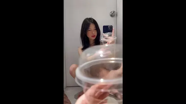 I wanna jump on a hard cock 🍌