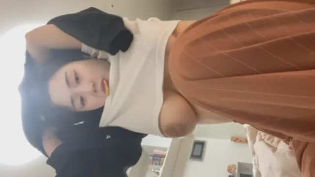 상의 탈의 하다가 젖탱이 노출