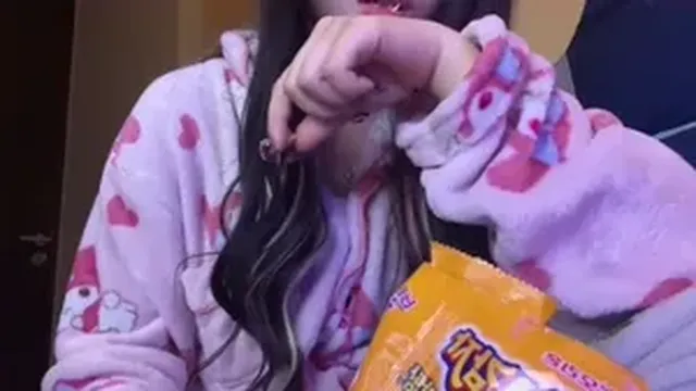 중국여자친구 후장섹스로 막 다루는 유학생