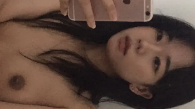 셀카 찍은후 셀프로 자위하는 이쁜년
