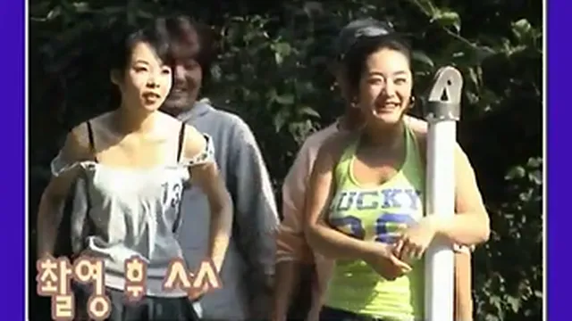 초고전 길거리 여자들 옷 벗기고 튀기