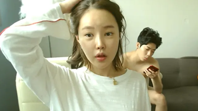 방송 대기중 남친과의 알몸 스킨쉽 사고로 송출된 bj 예삐