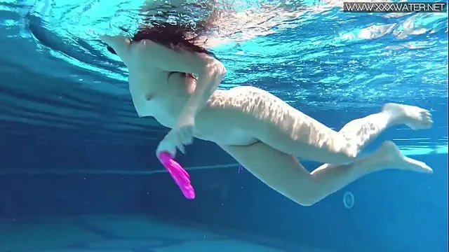 Hot Russian Jessica Lincoln in the pool