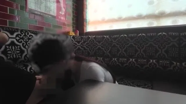 노래방에서 떡치다 들킴