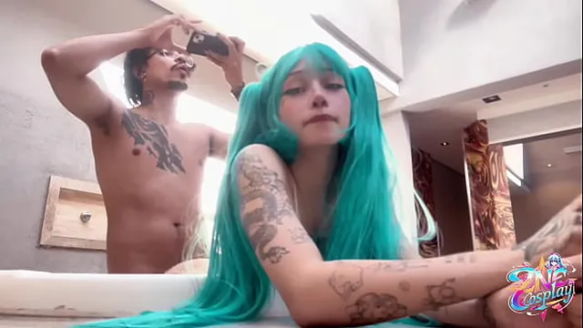 ZNE COSPLAY - PAWG HATSUNE MIKU COSPLAY ft. Amberzinha & QroZne