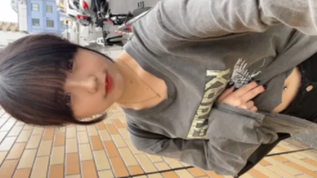 공공장소 자위를 즐기는 열도의 존예 미소녀
