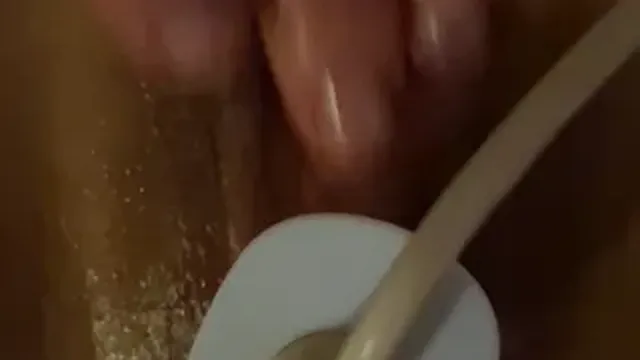 헬창변녀 분당댁 - 약빨고 거대해진 클리 비벼가면서 자위