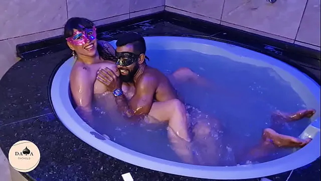 I played a game of grabbing the soaps from the bathtub - Homage to GUGU: The King of Whoredom on Brazilian TV!