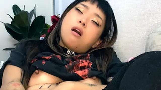 보비적거리니까 바로 젖어오는 팬티