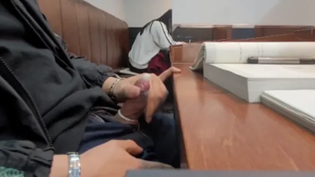 도서관에서 딸치는 정병남
