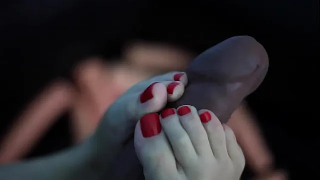 Petit Paradis's little feet
