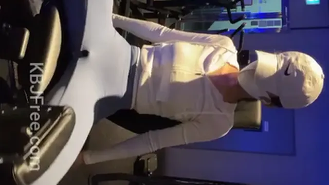 스트립챗 구미 보지에 바이브레이터 넣은채로 운동방송 1