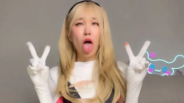 금발의 디바 쫄쫄이 찢고 딜도자위