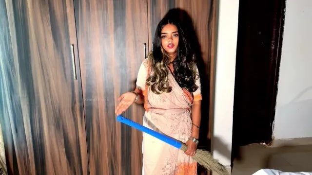 Horny Maid said Madharchod jor se mat maar | Hindi Audio