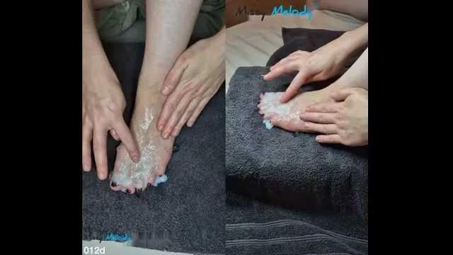 My hands rubbing cum all over my feet 😳💦